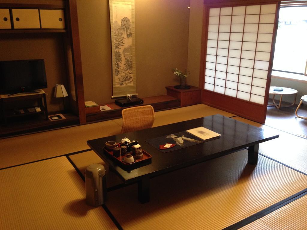 Hotel Yoyokaku Karacu Pokoj fotografie